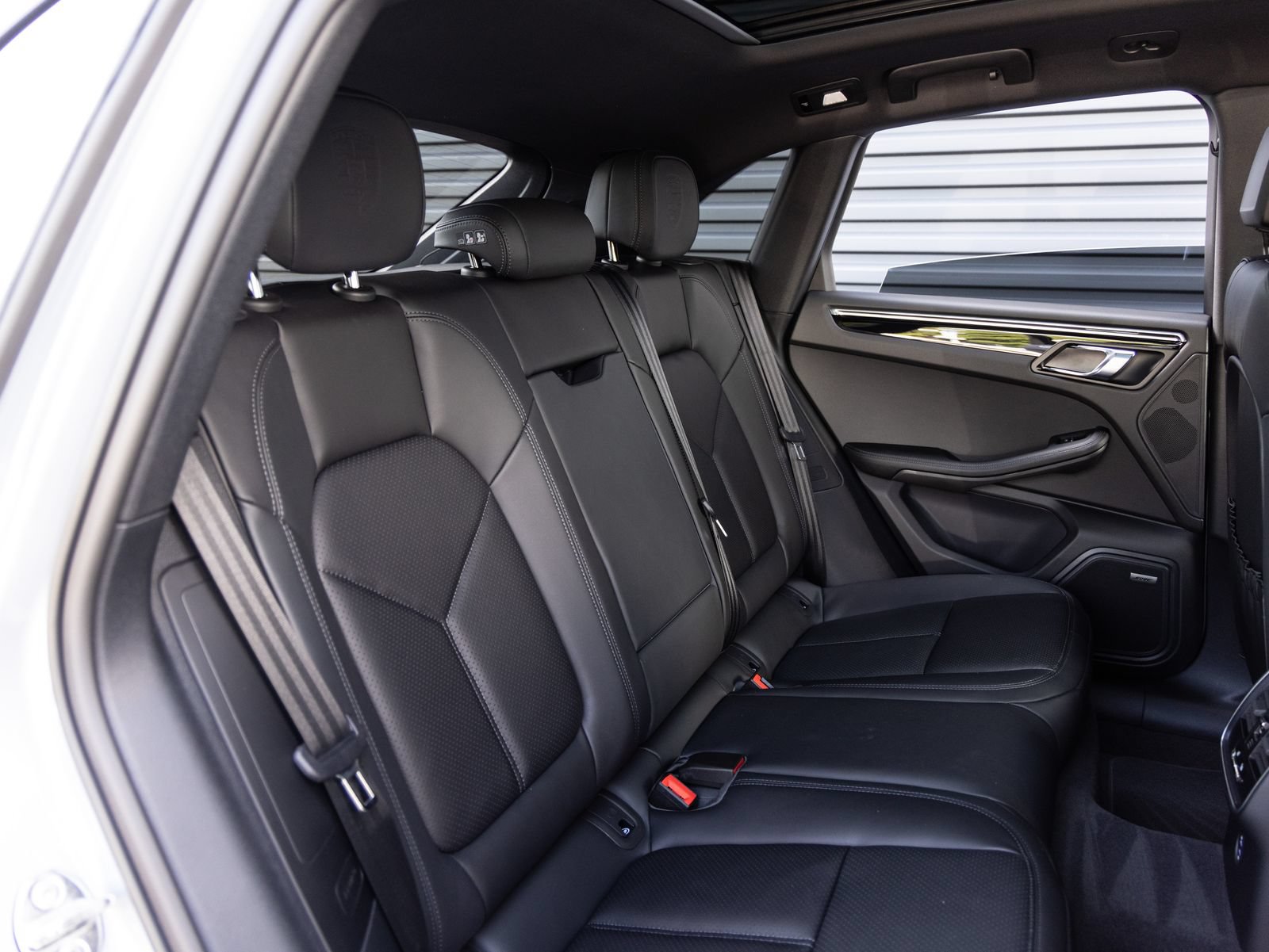 Certified 2026 Porsche Macan AWD/4WD image 30