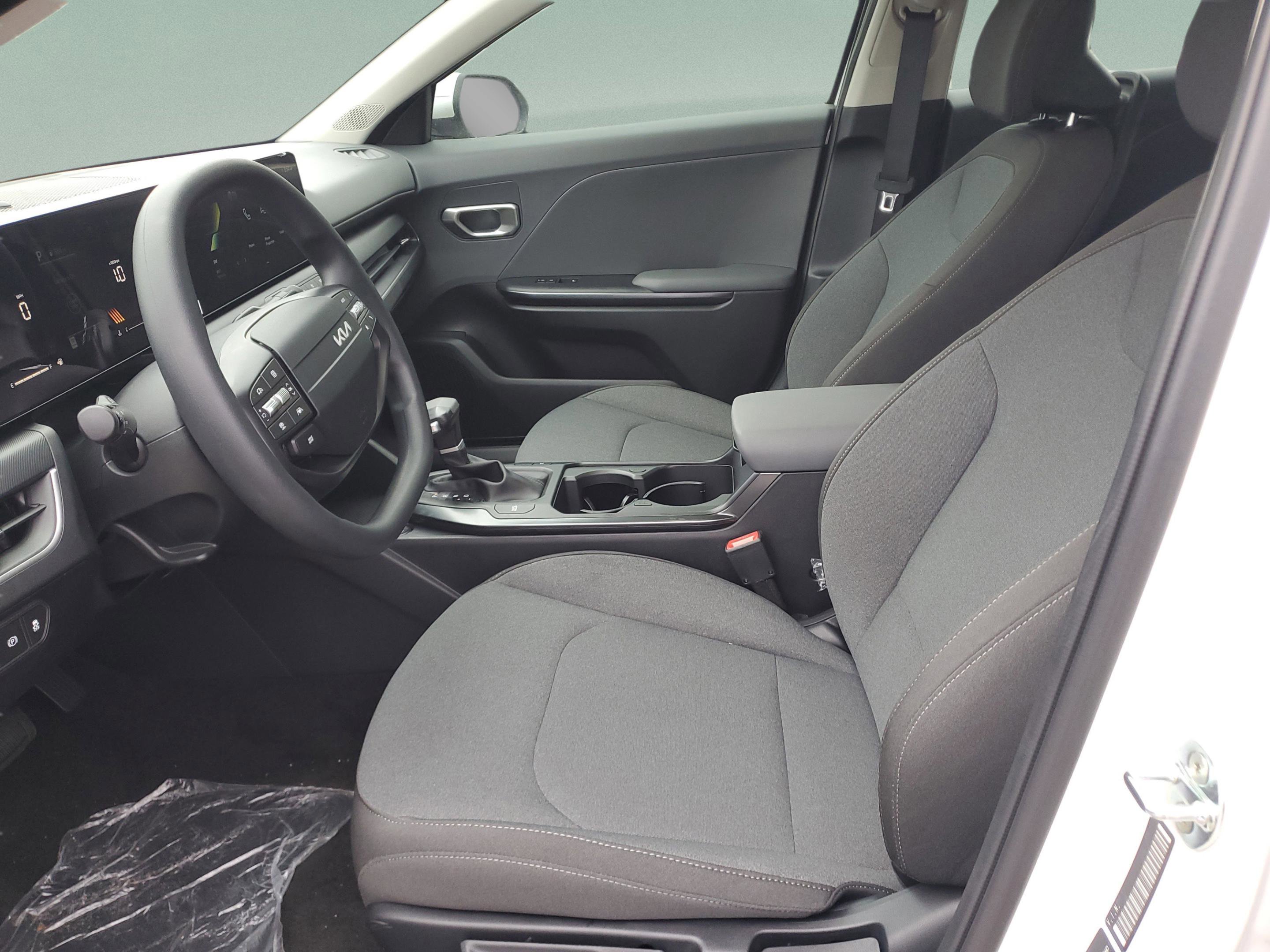 New 2025 Kia K4 LXS image 18