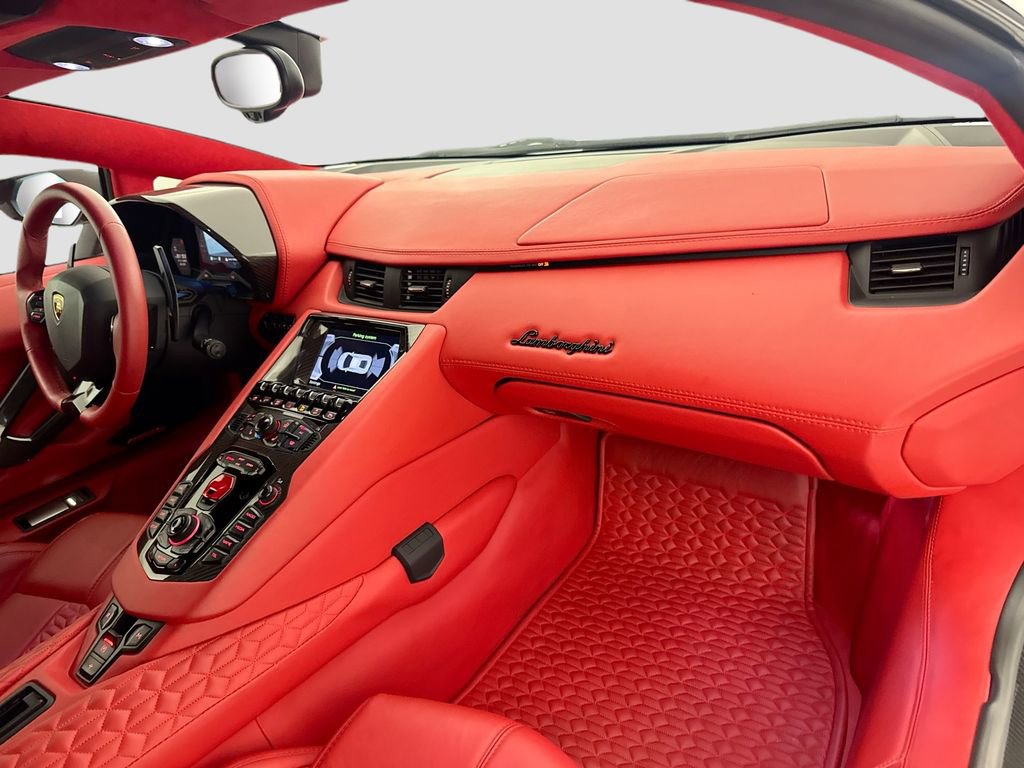 Used 2018 Lamborghini Aventador S image 30