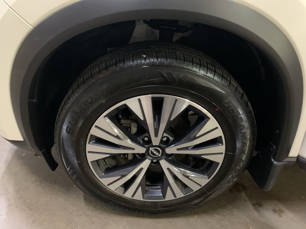 Used 2023 Nissan Rogue SV image 31