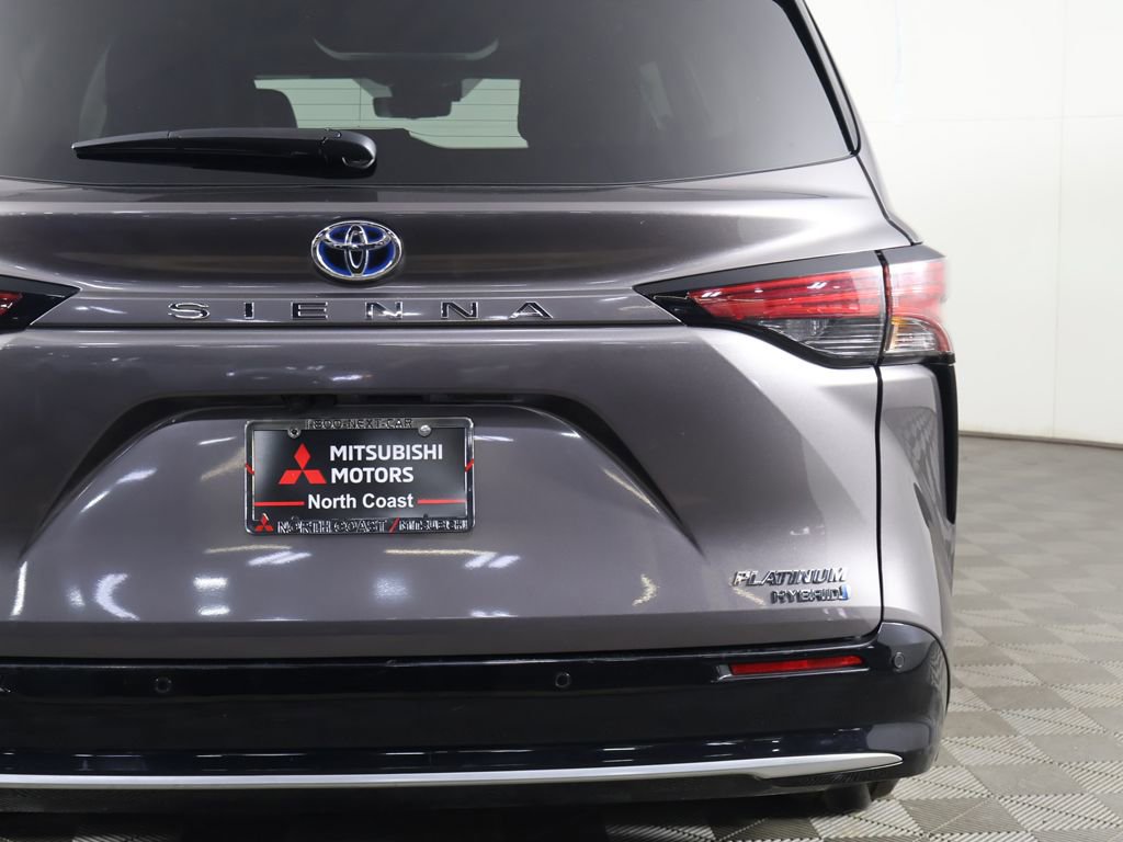 Used 2023 Toyota Sienna Platinum image 19