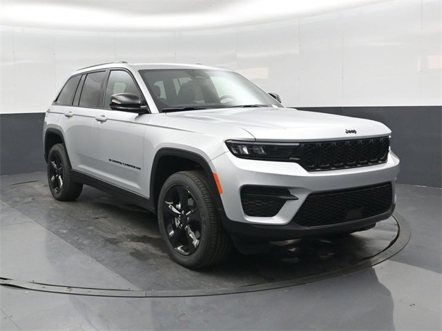 New 2025 Jeep Grand Cherokee Altitude image 1
