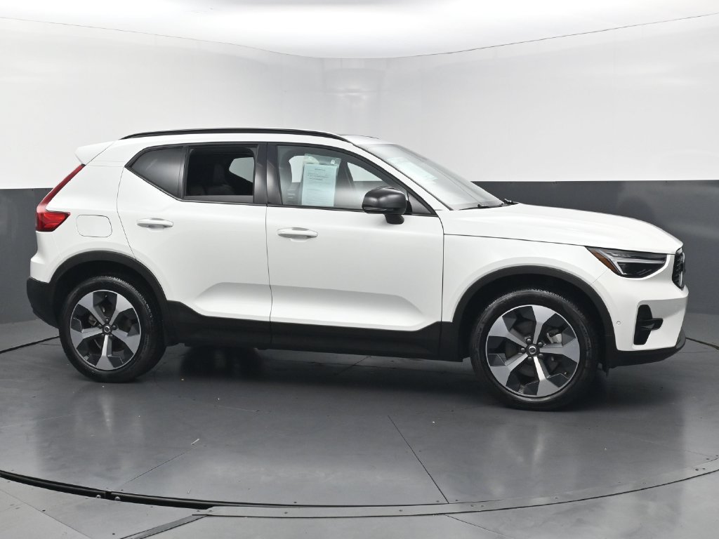 Used 2026 Volvo XC40 B5 Plus AWD/4WD image 10