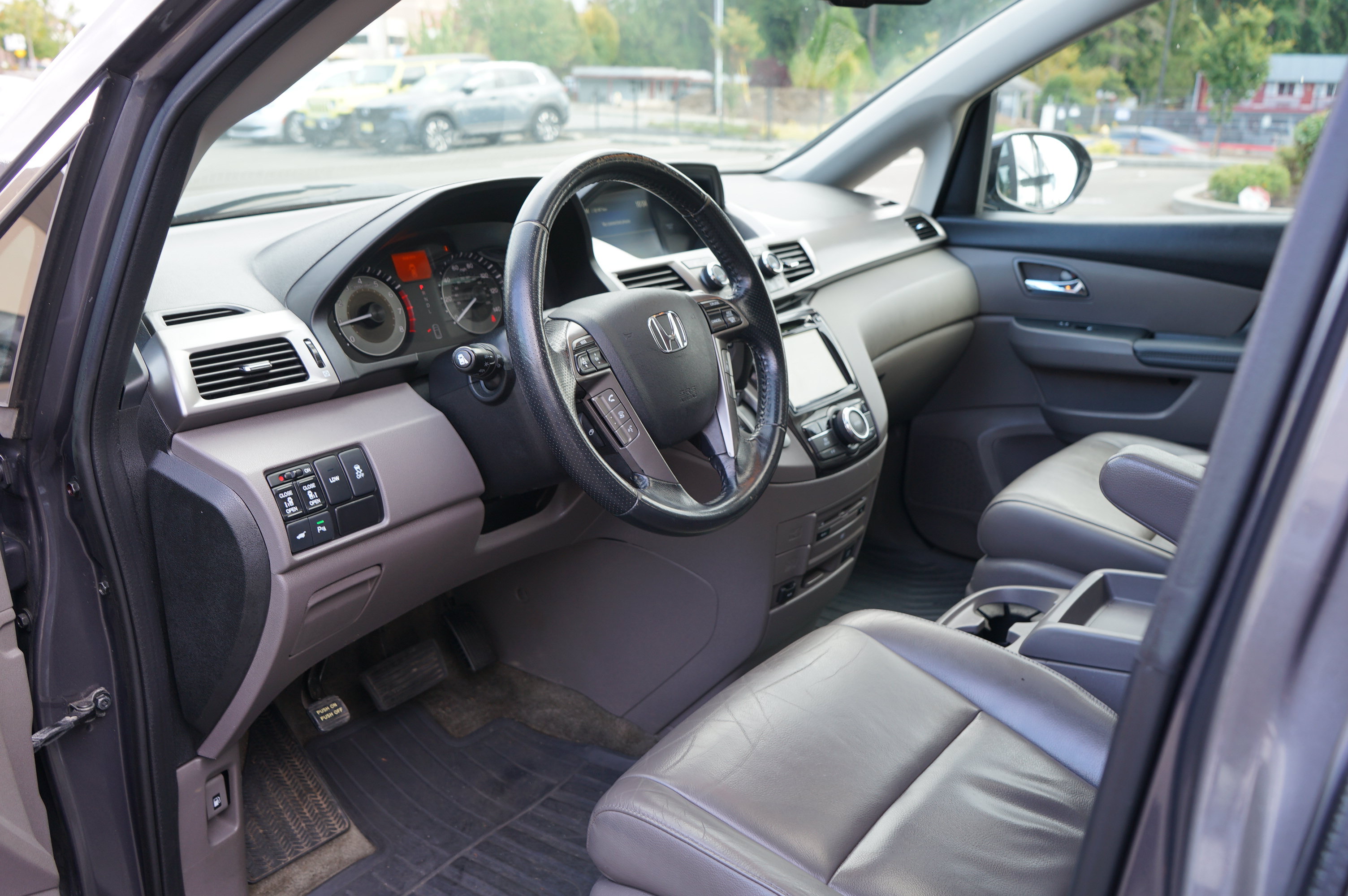 Used 2015 Honda Odyssey Touring Elite image 12
