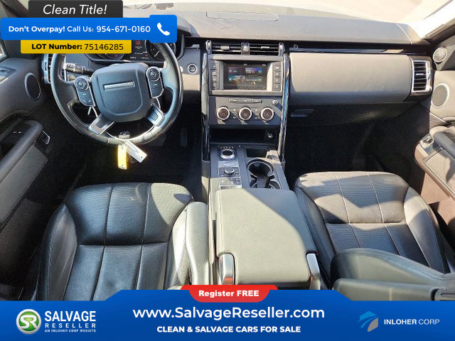 Used 2017 Land Rover Discovery SE AWD/4WD image 11