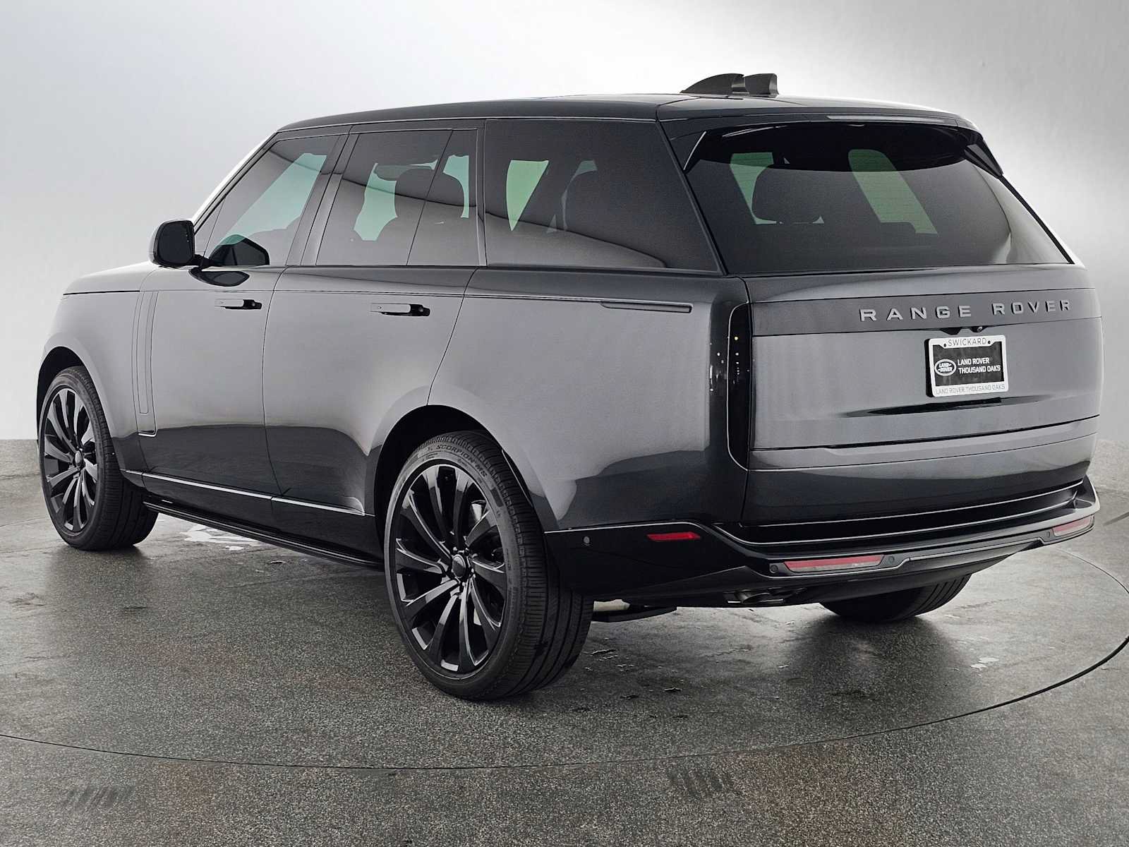 Used 2025 Land Rover Range Rover SE AWD/4WD image 3