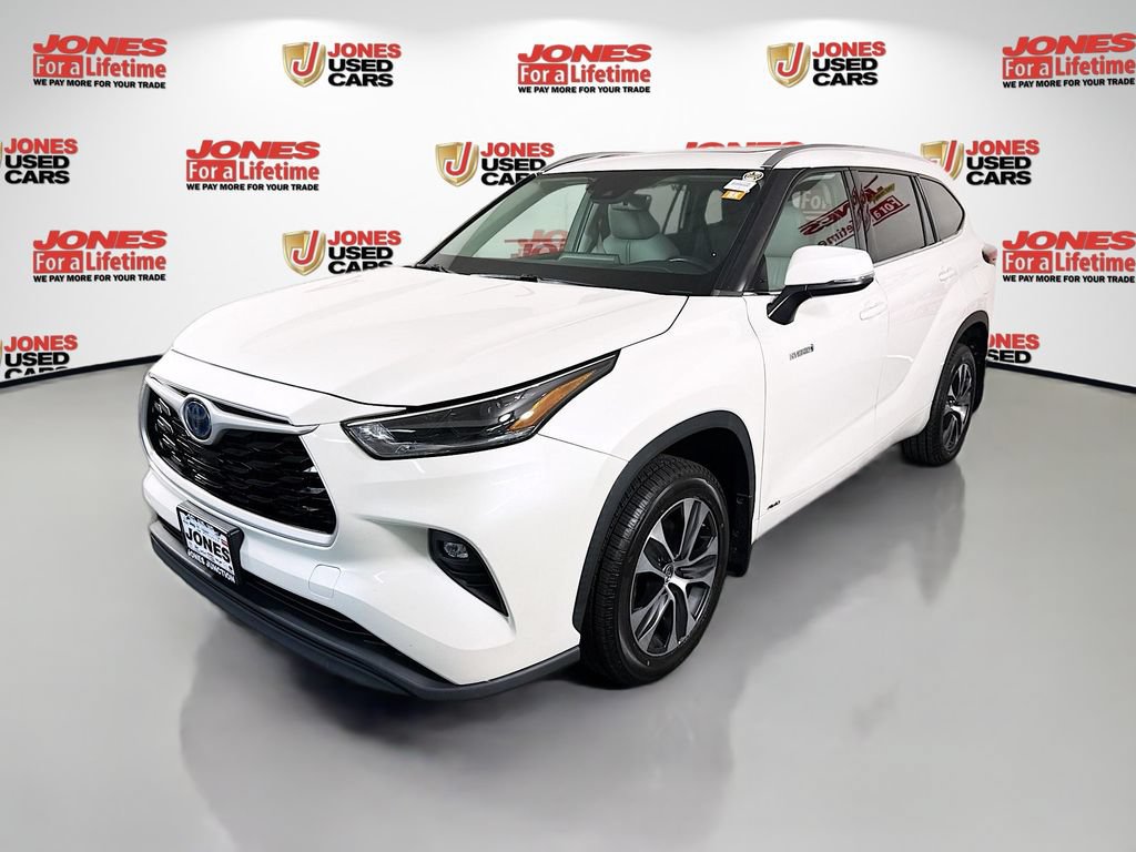 Certified 2021 Toyota Highlander XLE AWD/4WD image 14