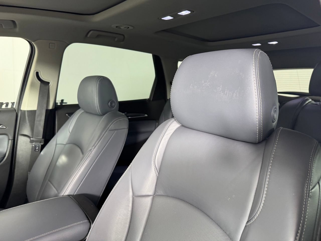 Used 2019 Buick Enclave Essence w/ LPO, Luxury Package FWD image 10