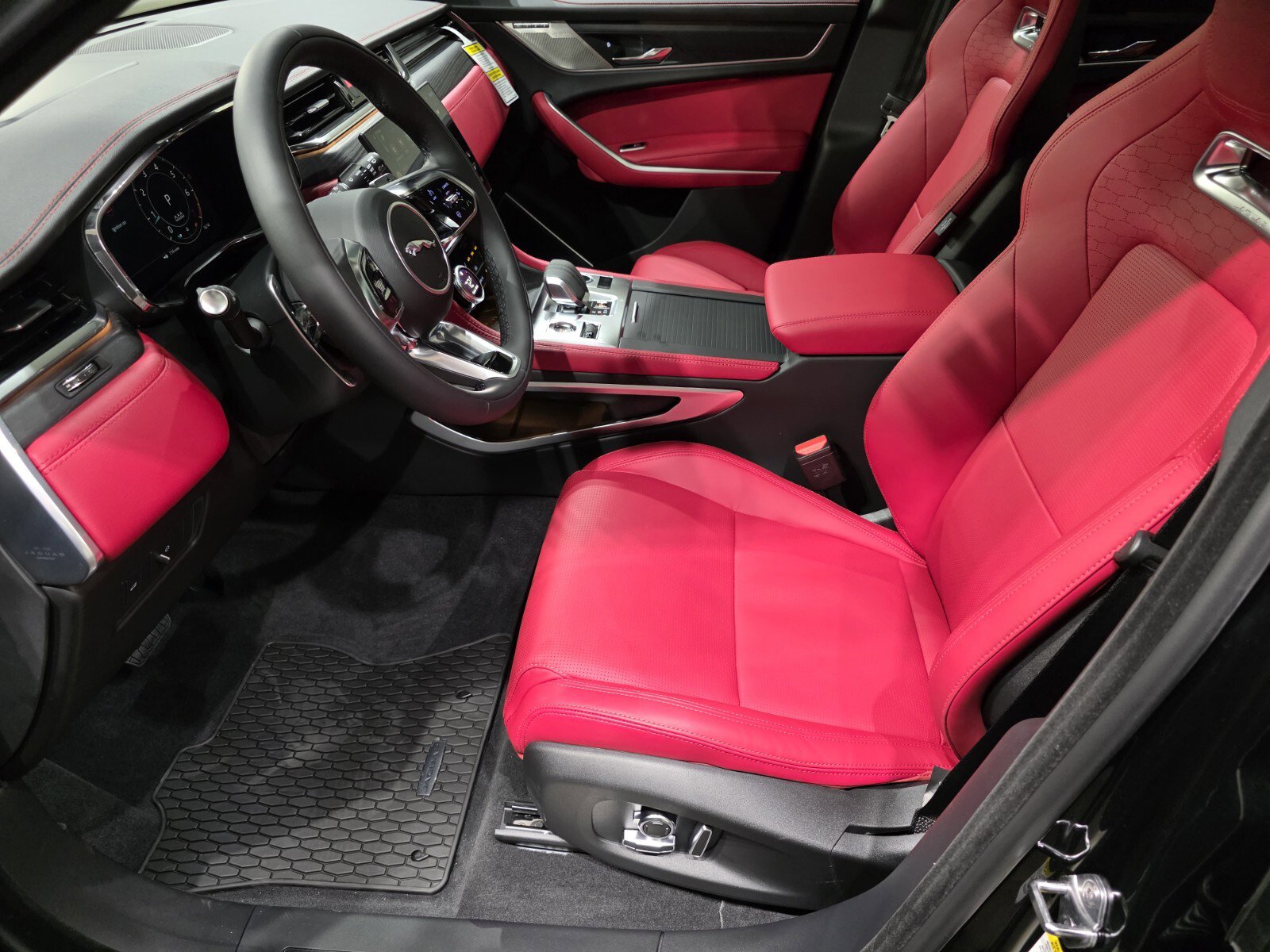New 2026 Jaguar F-PACE R-Dynamic S image 6