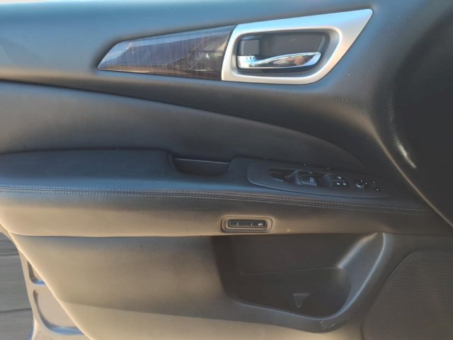 Used 2013 Nissan Pathfinder SL w/ SL Premium Pkg AWD/4WD image 16