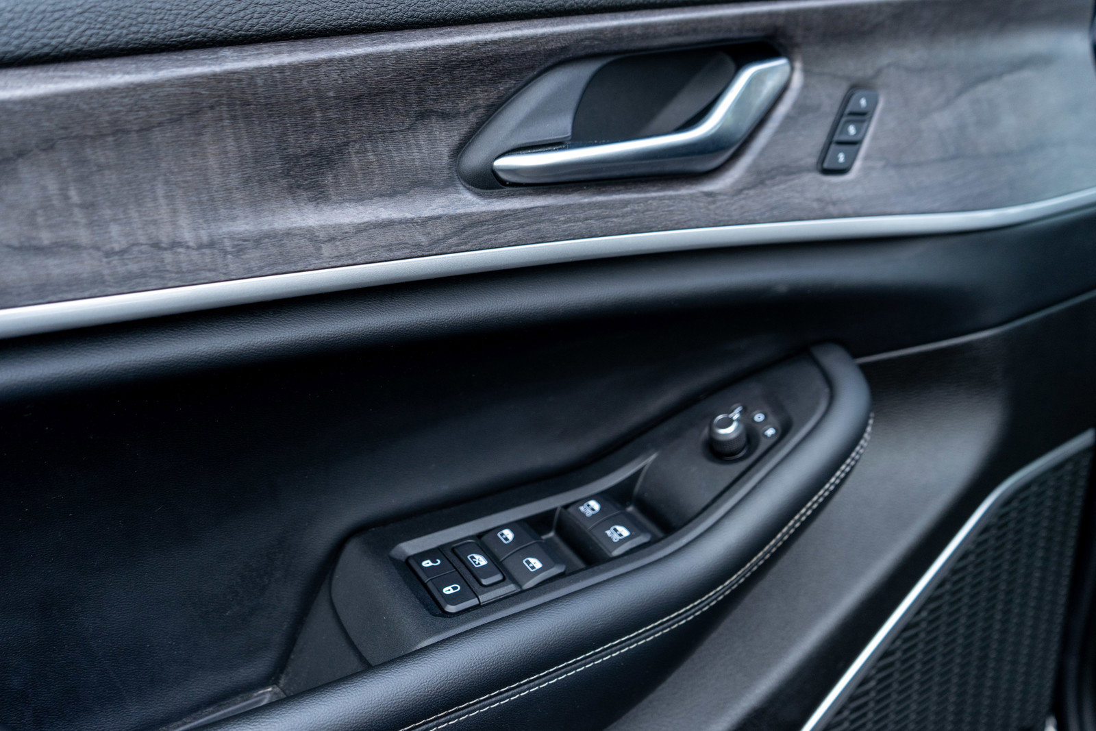 Used 2022 Jeep Grand Cherokee L Limited image 15