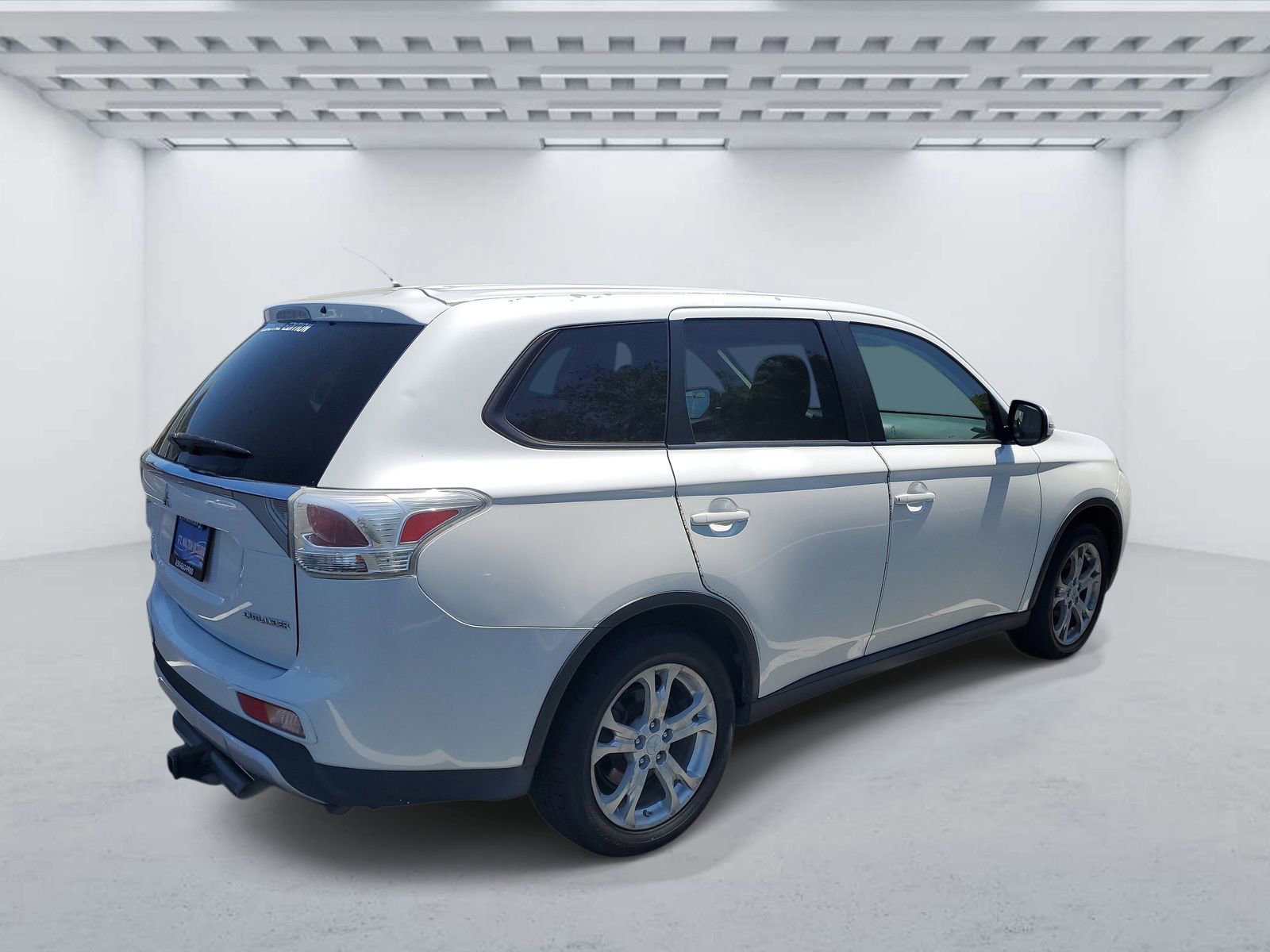 Used 2015 Mitsubishi Outlander SE image 4