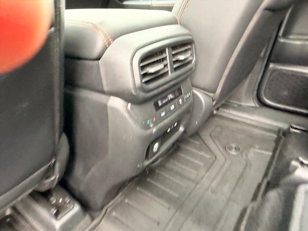 Used 2025 Honda Pilot TrailSport image 16