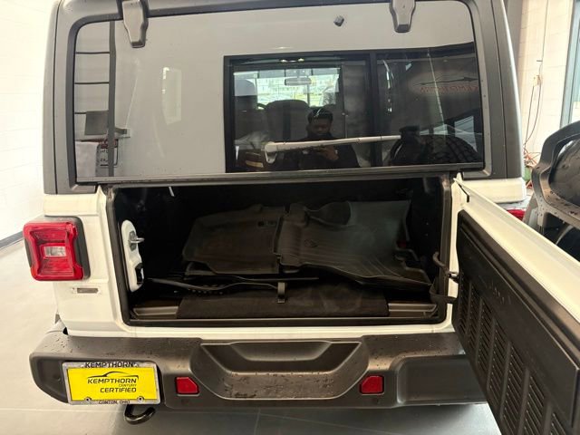 Used 2019 Jeep Wrangler Unlimited Sahara w/ Safety Group image 17