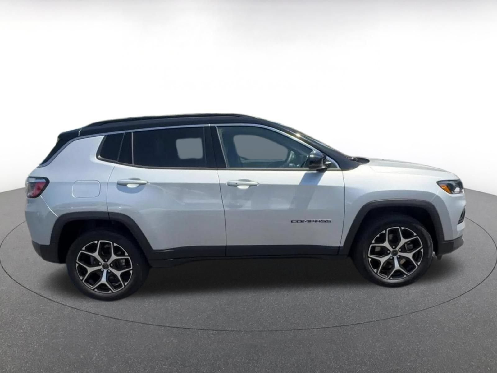Used 2025 Jeep Compass Limited AWD/4WD image 16
