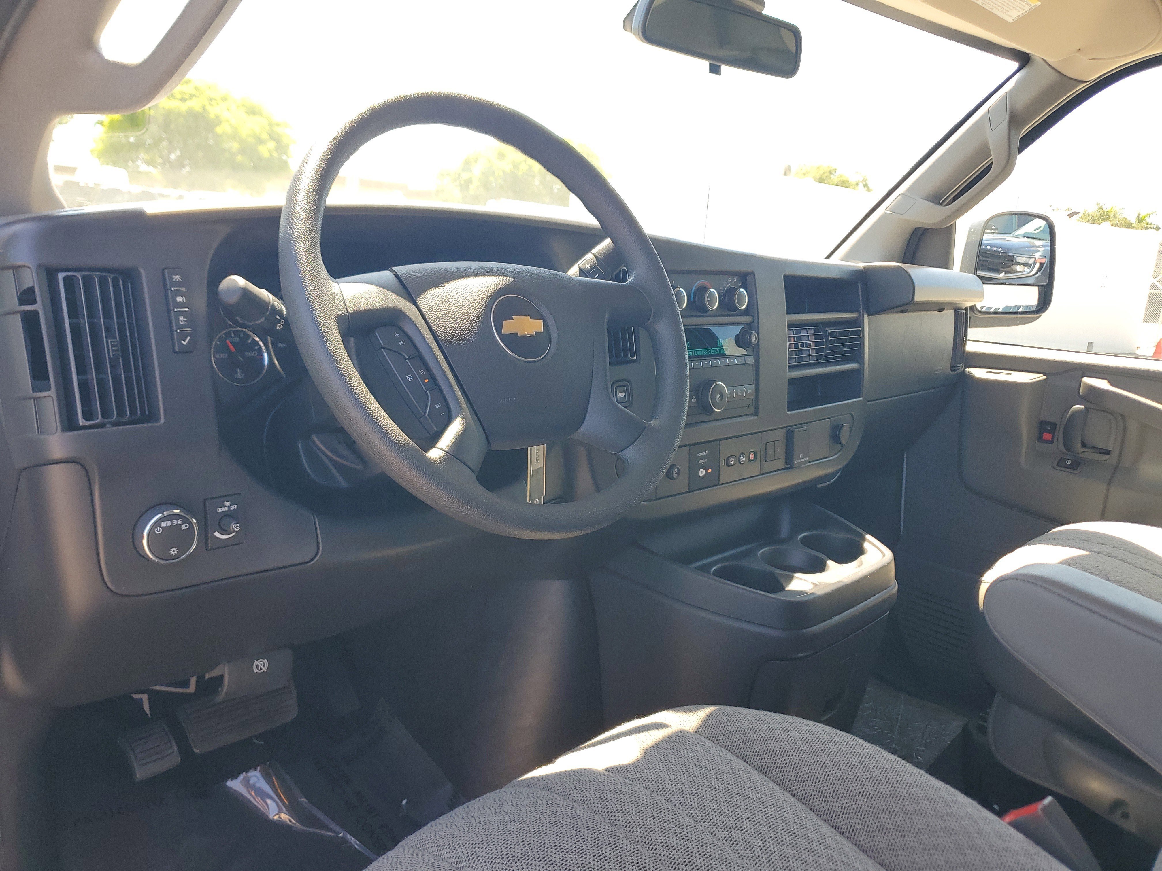 Used 2025 Chevrolet Express 3500 LT w/ LT Preferred Equipment Group RWD image 9
