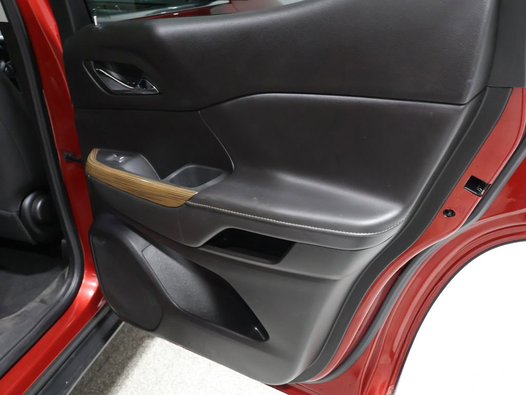 Used 2023 GMC Acadia SLE image 23