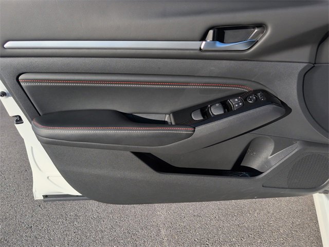 Used 2023 Nissan Altima 2.0 SR image 11