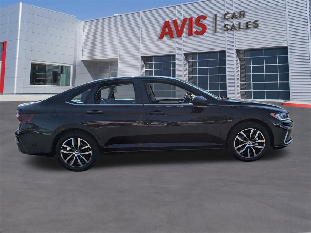 Used 2025 Volkswagen Jetta SE image 5