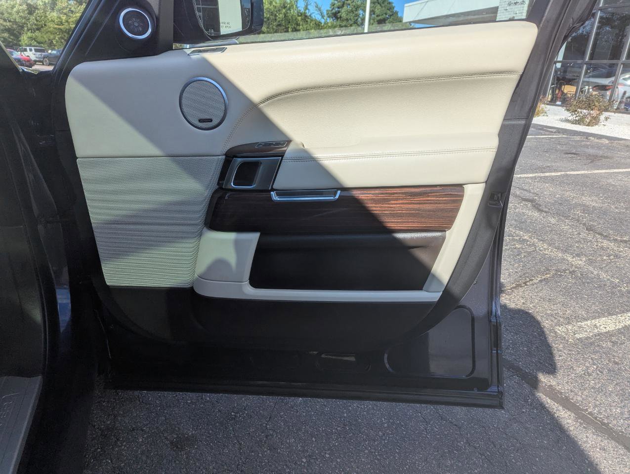 Used 2016 Land Rover Range Rover Supercharged image 35