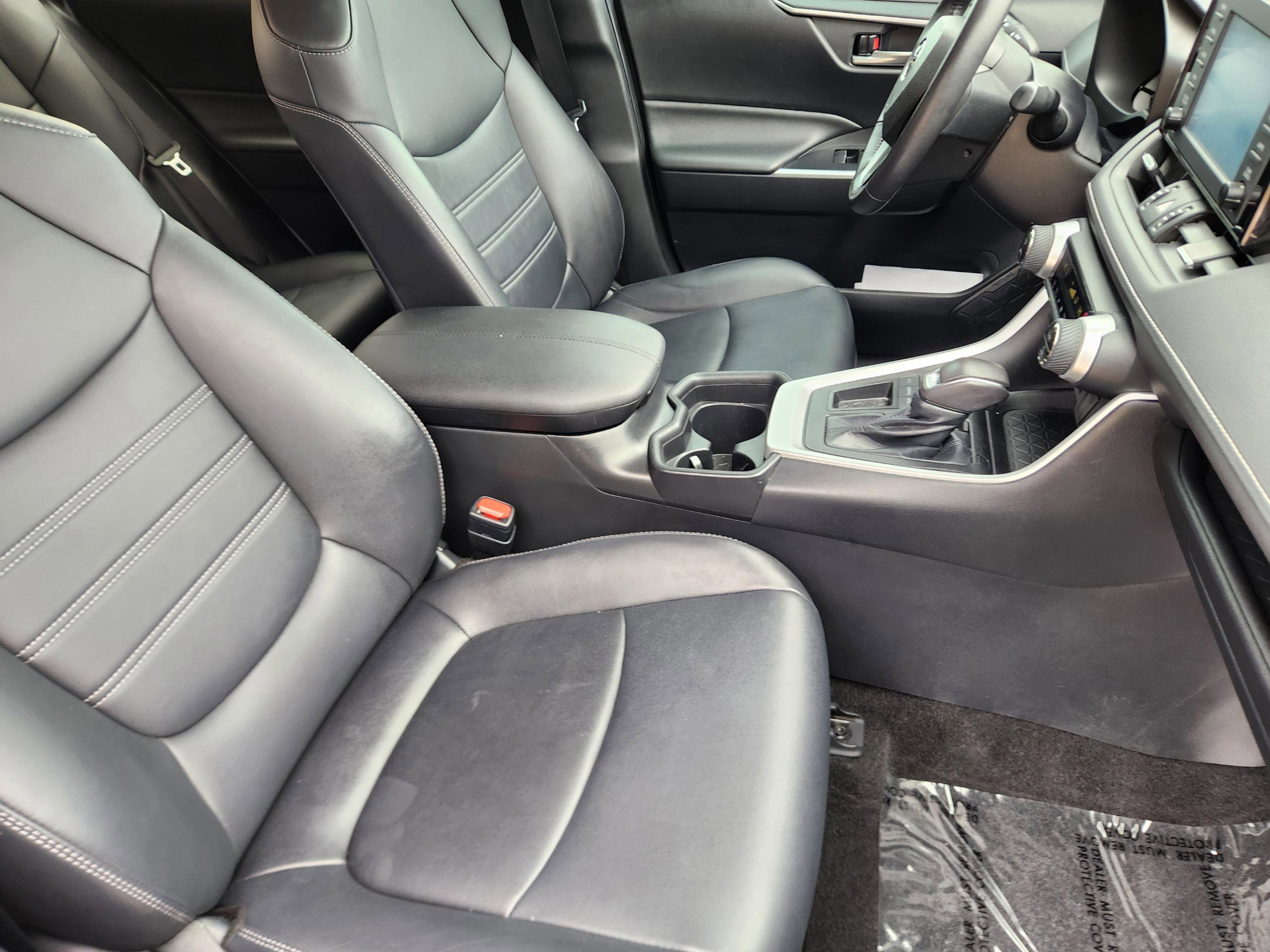 Used 2019 Toyota RAV4 XLE Premium FWD image 6