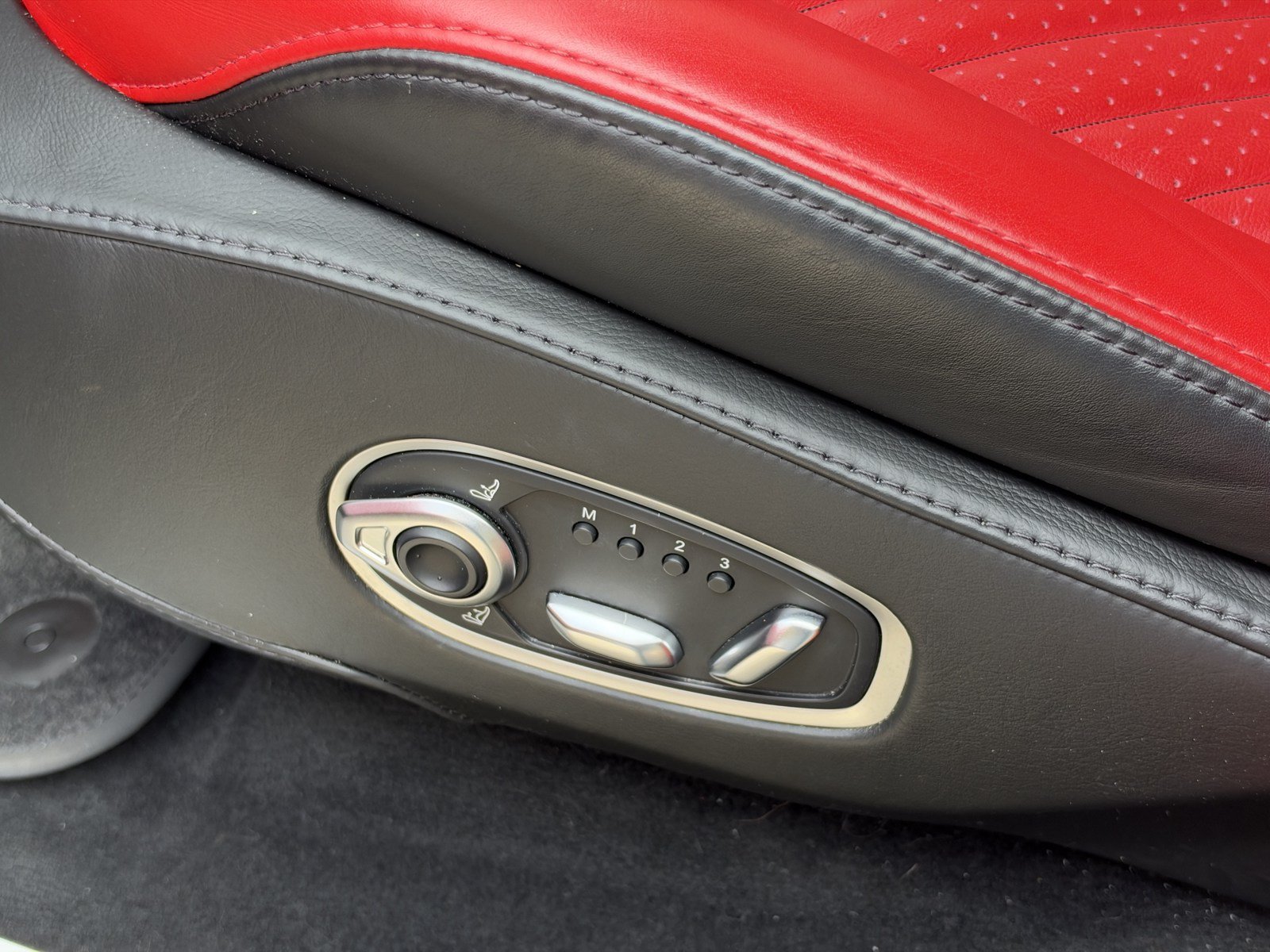 Used 2021 Aston Martin DBX AWD/4WD image 23