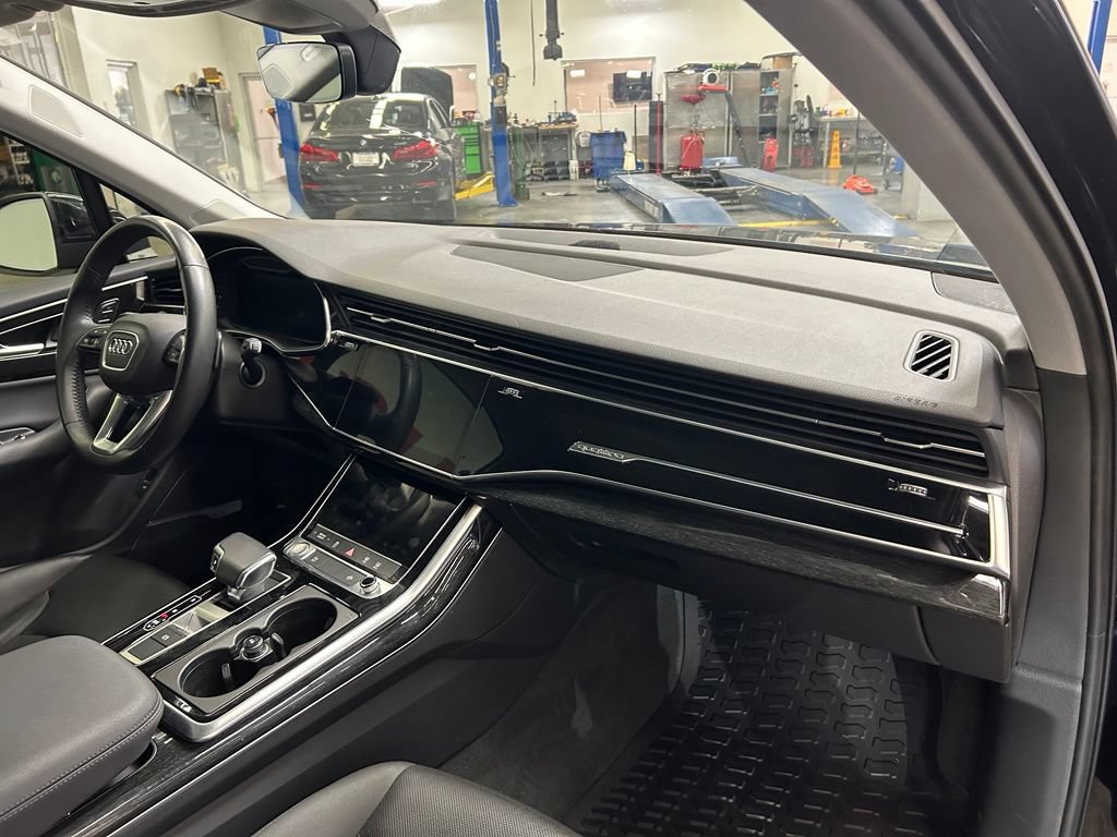 Used 2020 Audi Q7 3.0T Premium Plus w/ Premium Plus Package AWD/4WD image 16