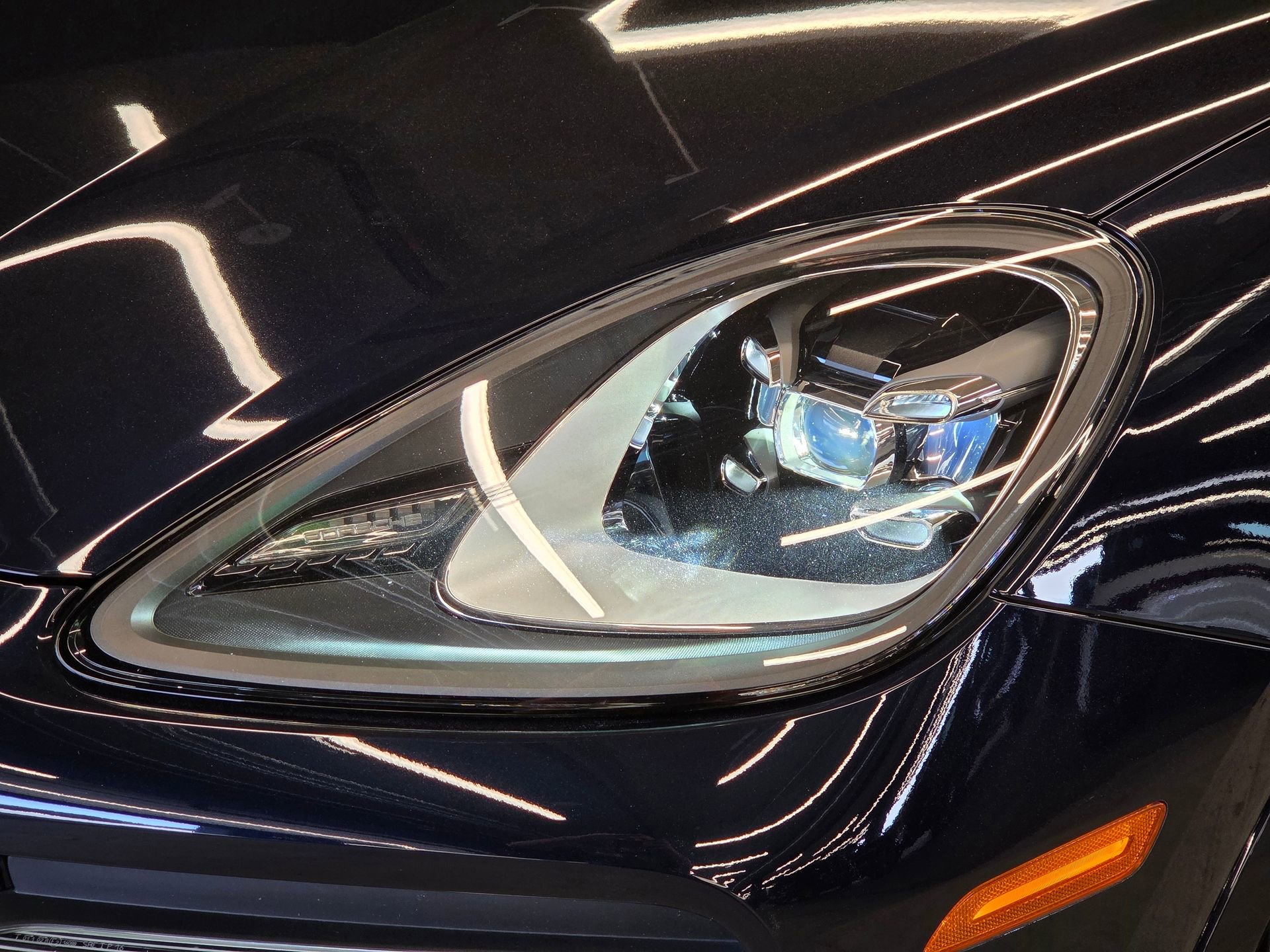 Certified 2022 Porsche Cayenne AWD/4WD image 29