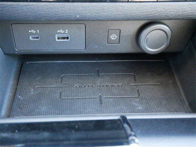 Used 2025 Mitsubishi Outlander SE image 23