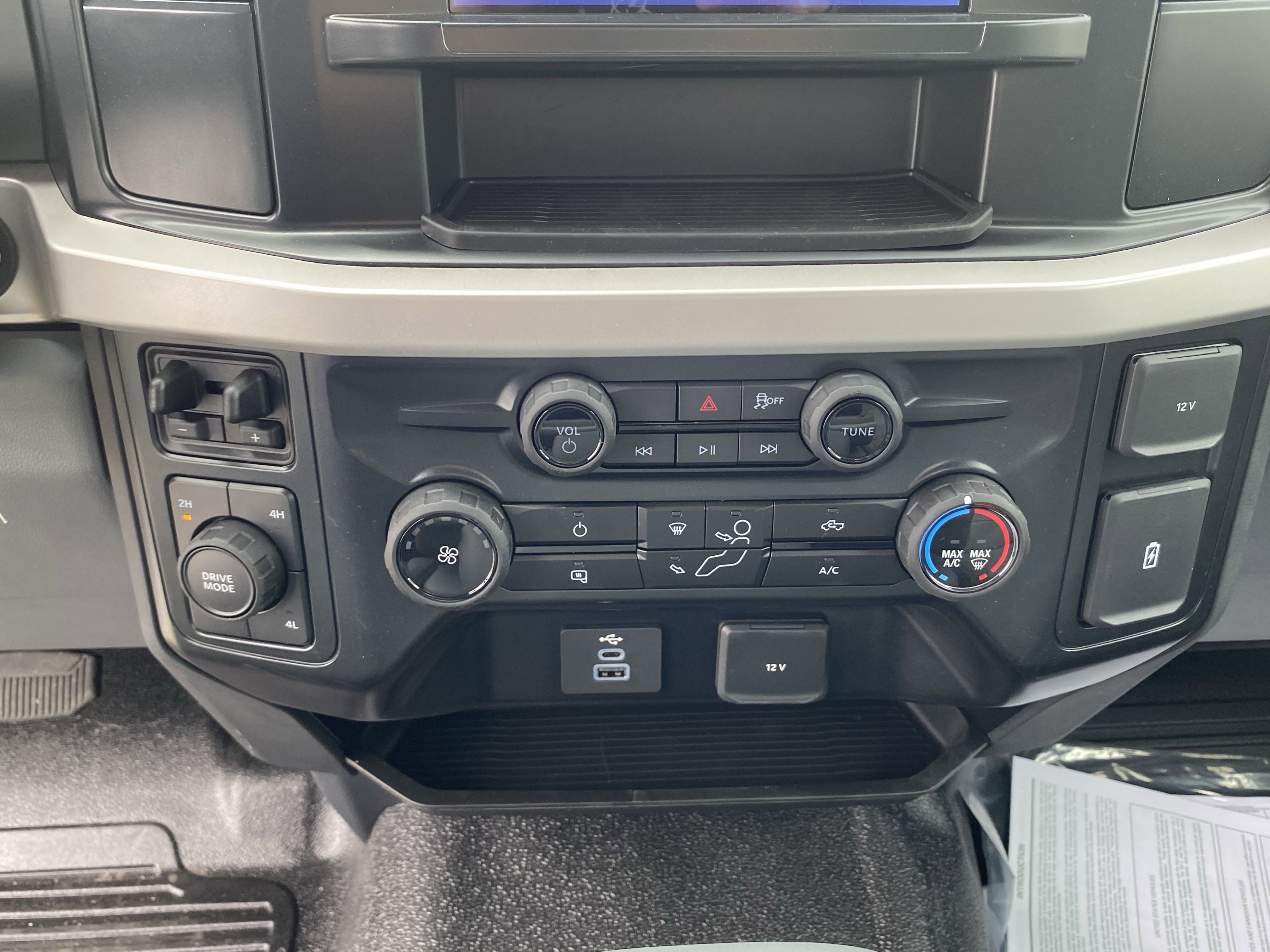 New 2025 Ford F450 XL w/ XL Chrome Package image 17