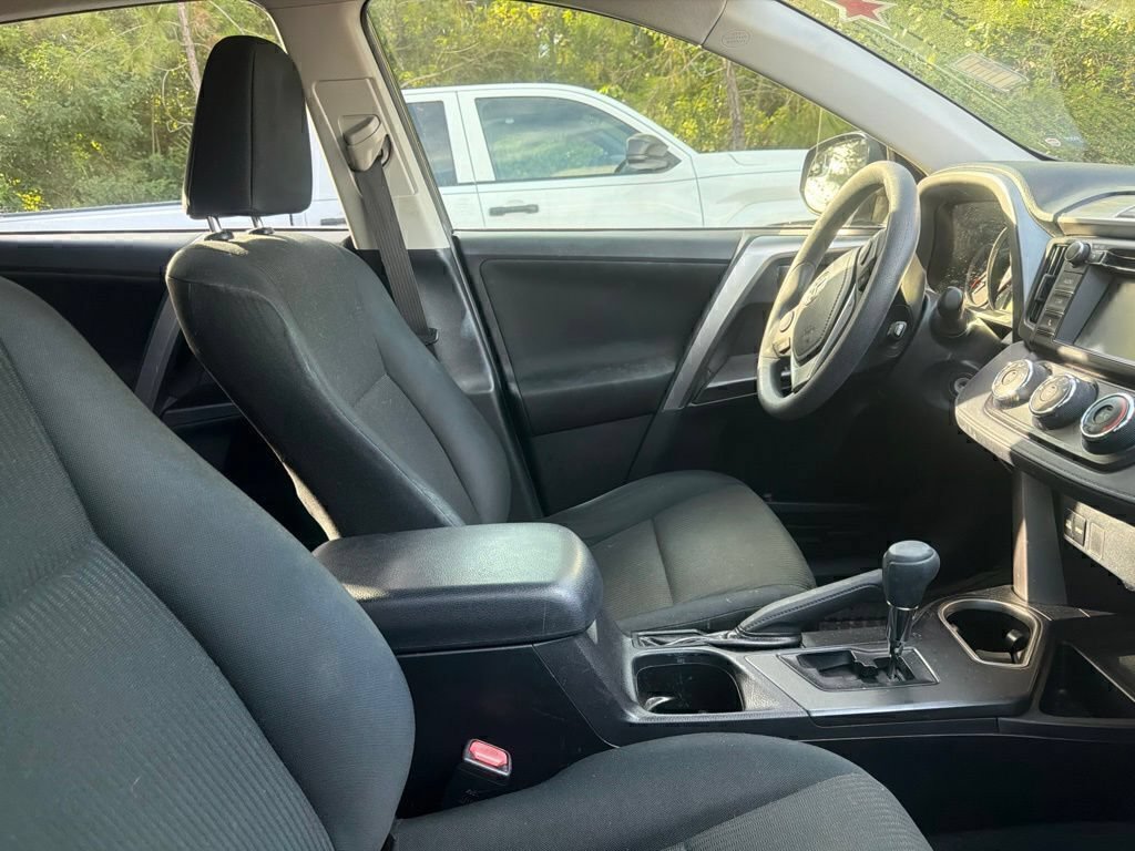 Used 2016 Toyota RAV4 LE FWD image 10