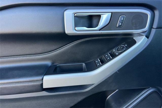 Used 2022 Ford Explorer XLT w/ Equipment Group 202A image 11