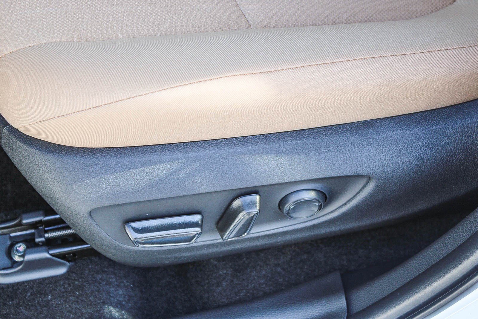 New 2025 Toyota RAV4 XLE image 23