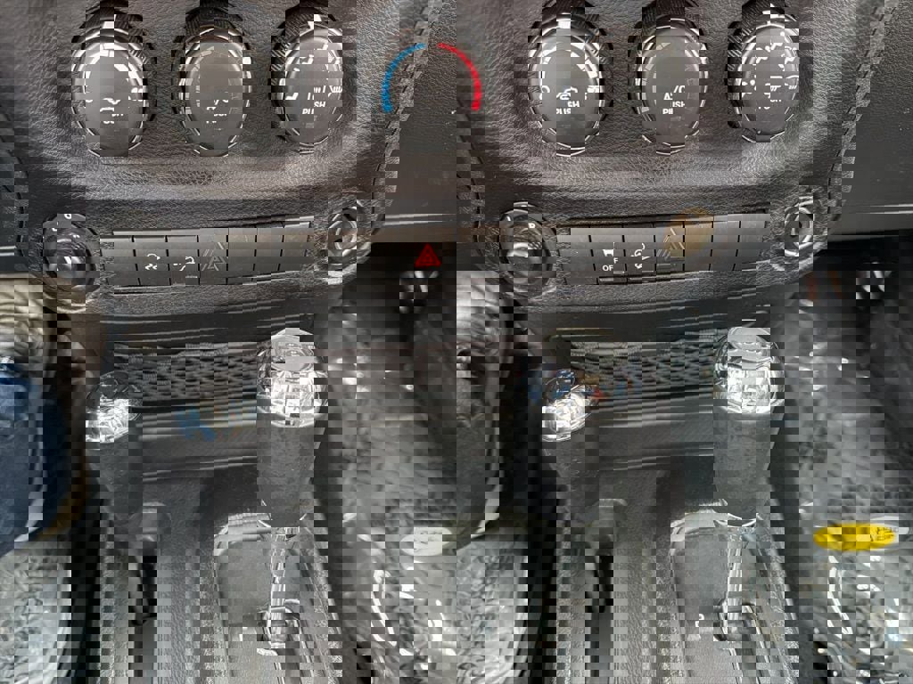 Used 2018 Jeep Wrangler Sport image 16