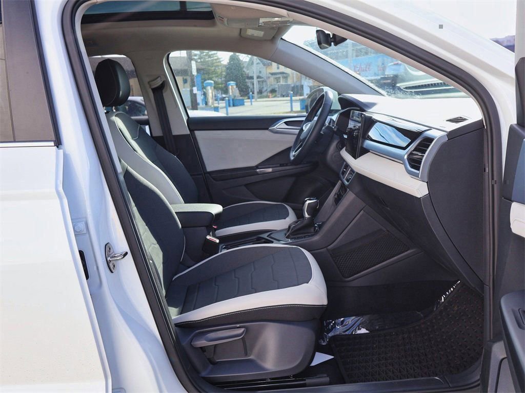 New 2026 Volkswagen Taos SE FWD image 27