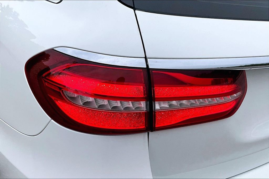 Used 2017 Mercedes-Benz E 400 4MATIC Wagon image 30