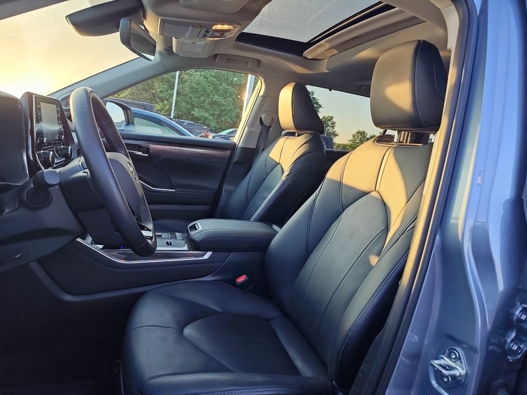 Used 2021 Toyota Highlander Limited AWD/4WD image 8
