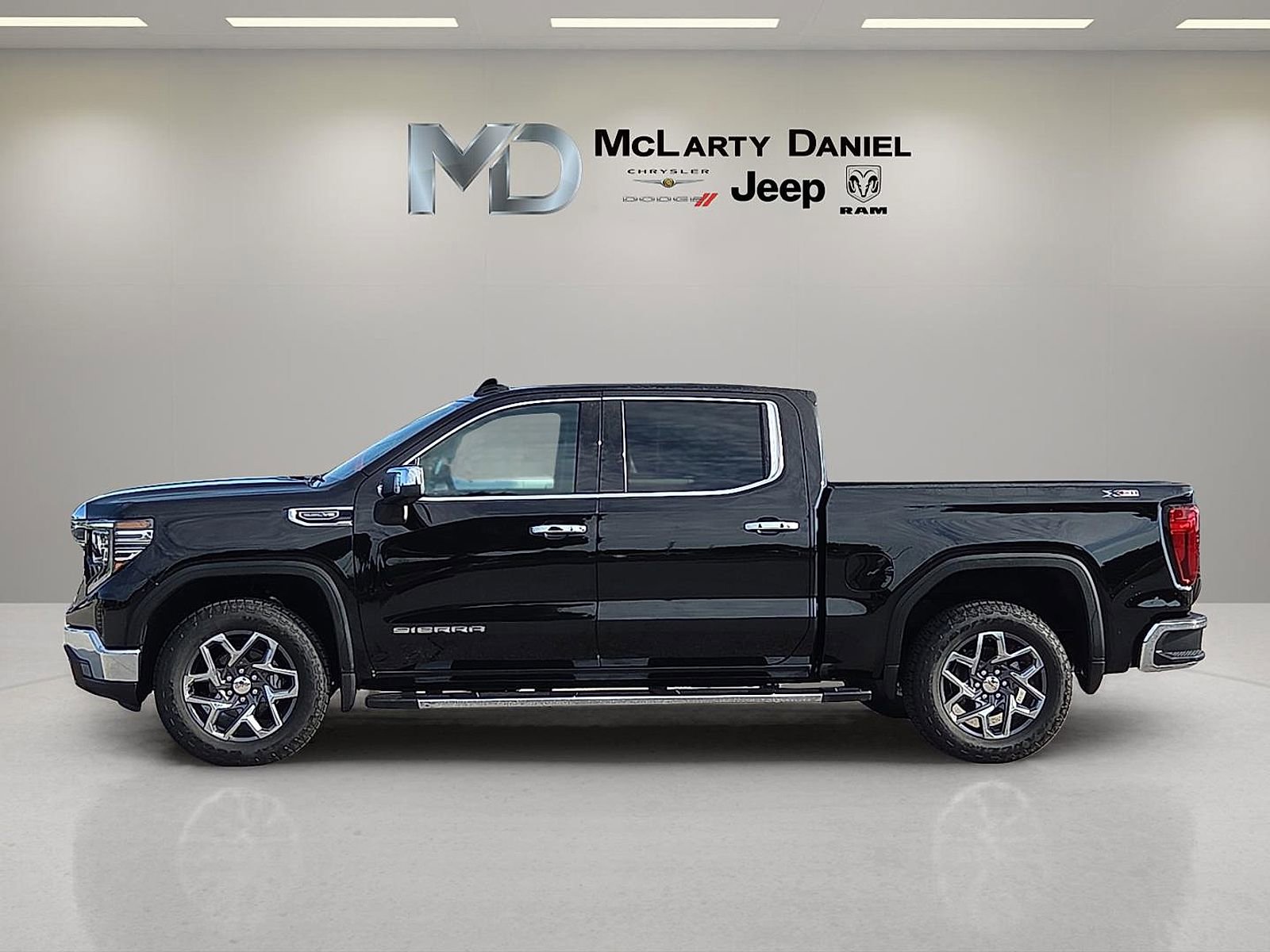 Used 2026 GMC Sierra 1500 SLT w/ SLT Premium Package image 3