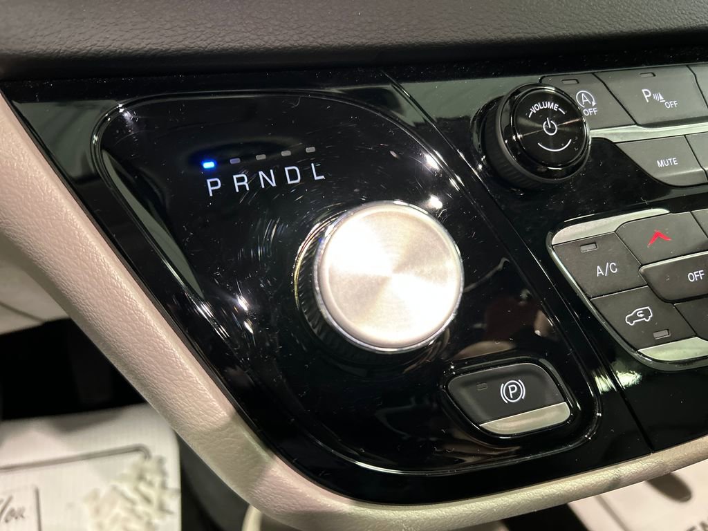 Used 2024 Chrysler Pacifica Touring-L FWD image 20