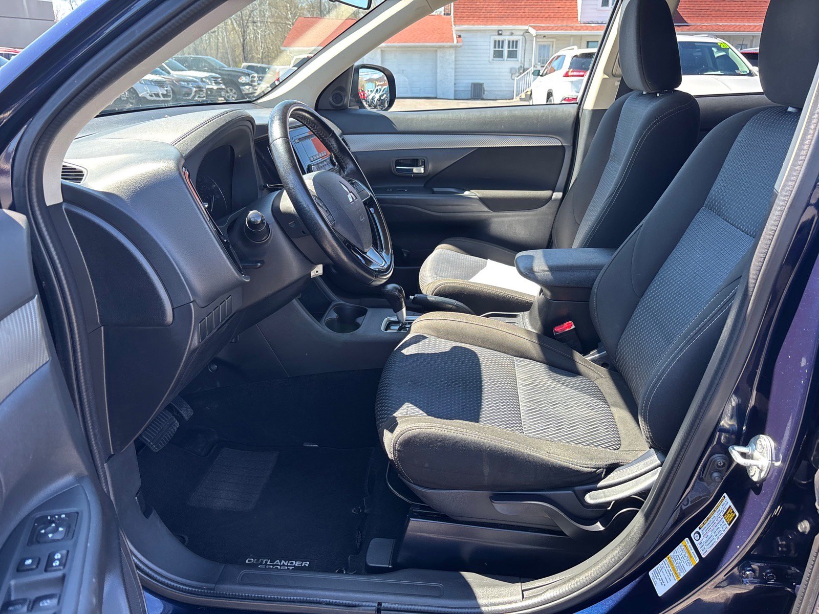 Used 2016 Mitsubishi Outlander SE AWD/4WD image 10