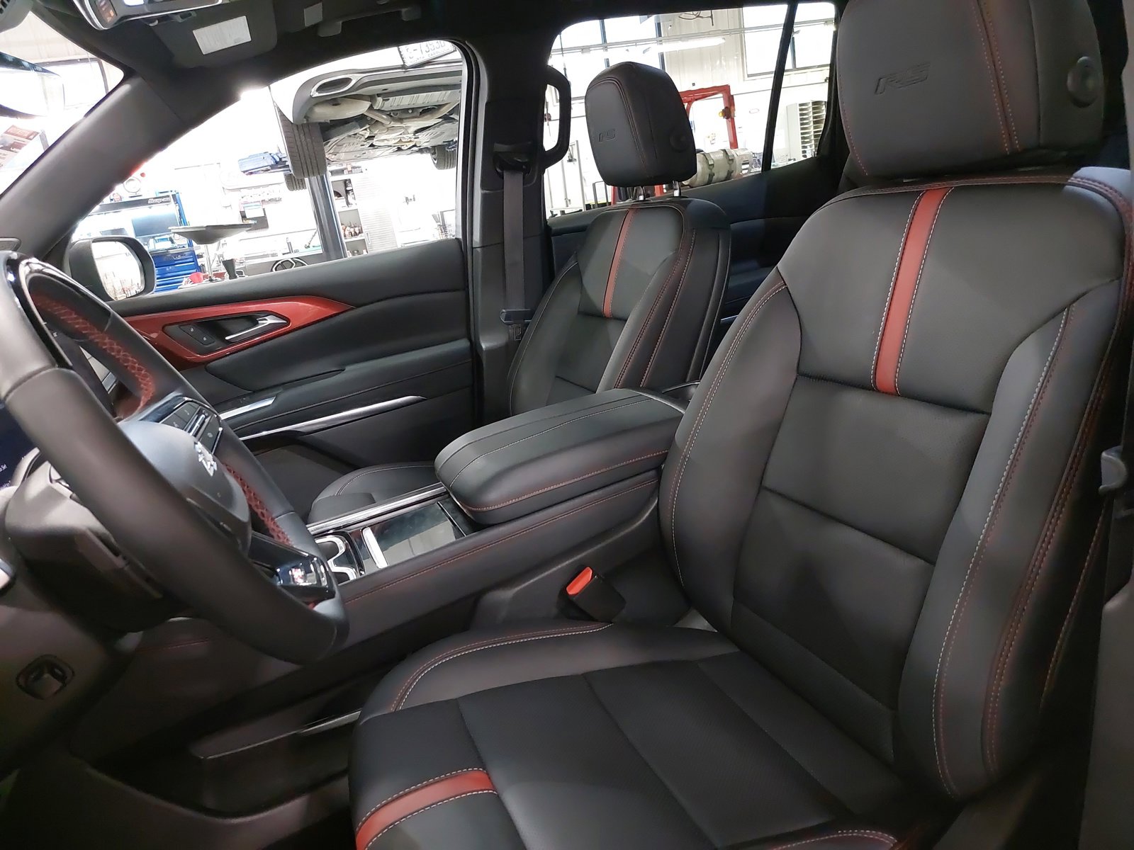 Used 2024 Chevrolet Traverse RS w/ LPO, Floor Liner Package image 16