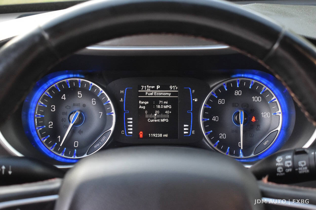Used 2020 Chrysler Pacifica Touring-L FWD image 21