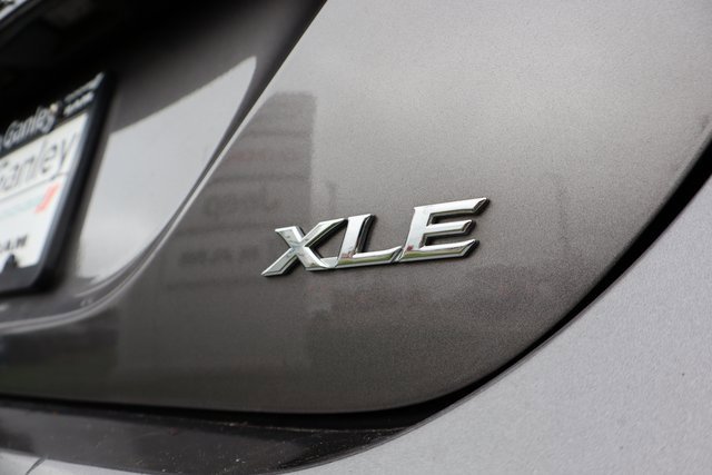 Used 2018 Toyota Camry XLE image 29