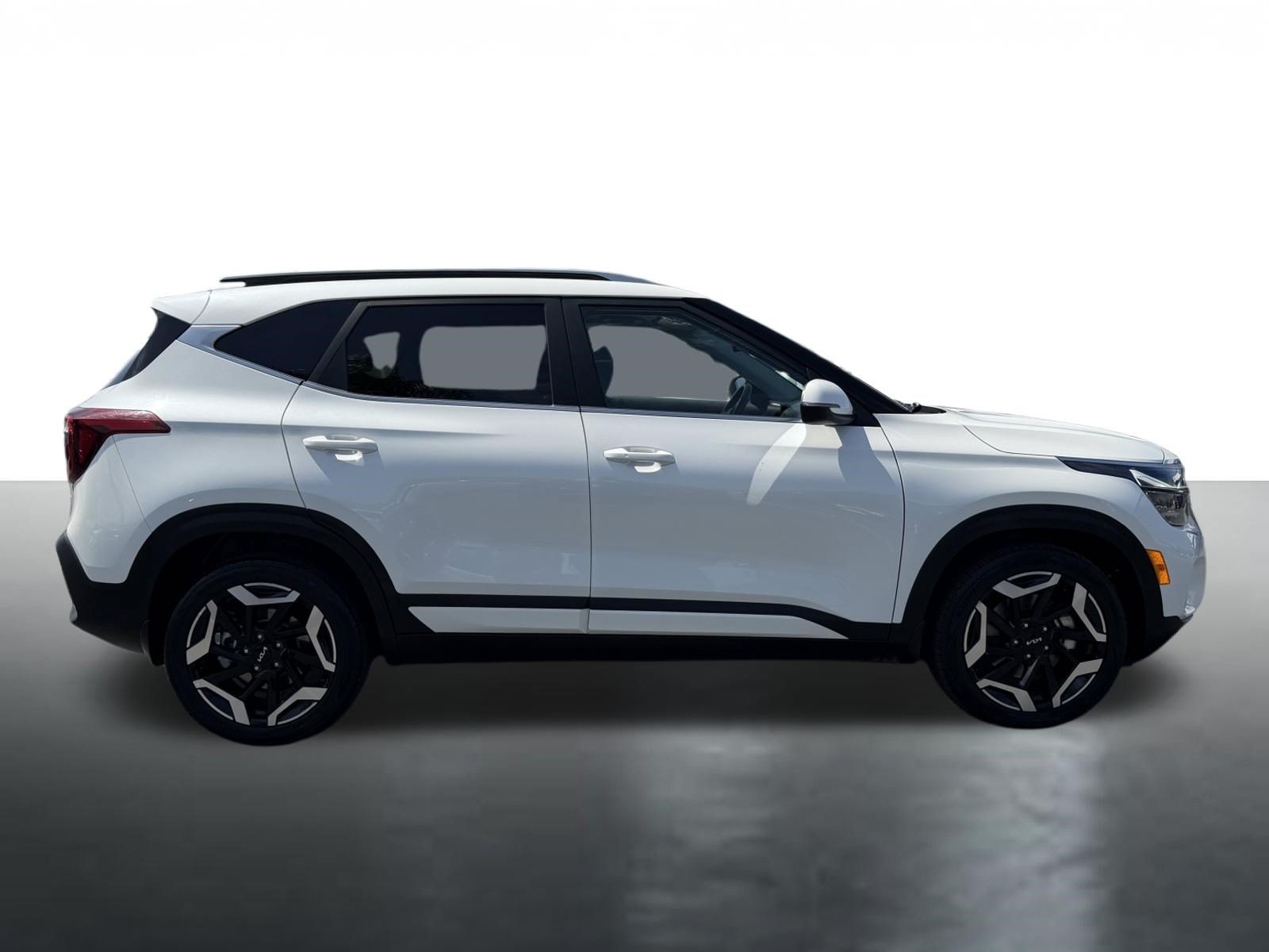 Certified 2024 Kia Seltos SX w/ SX Sunroof Package AWD/4WD image 9