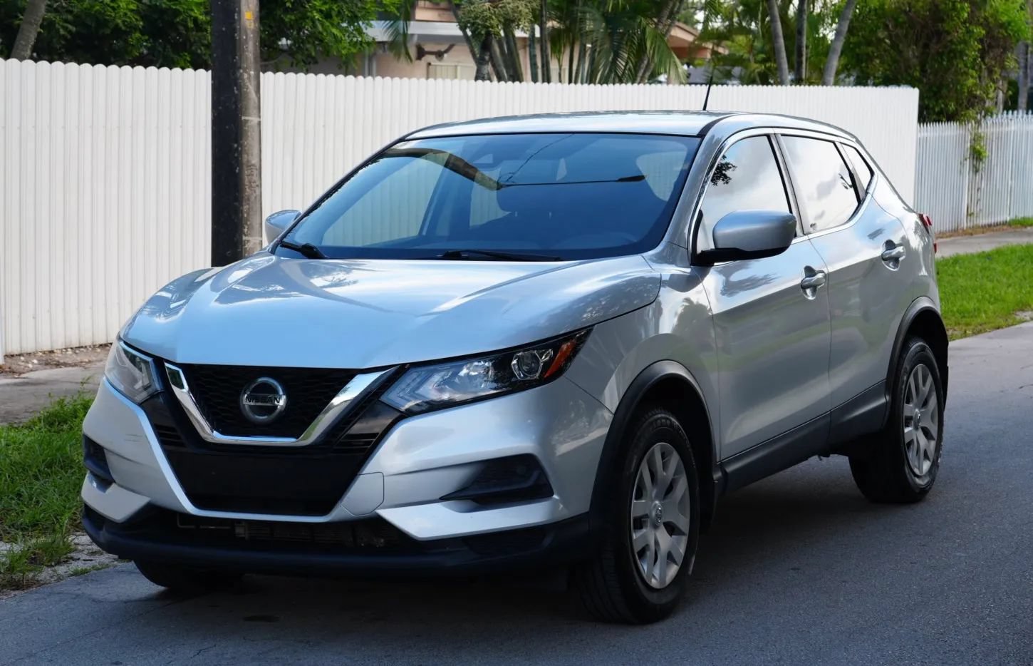 Used 2020 Nissan Rogue Sport S FWD image 4