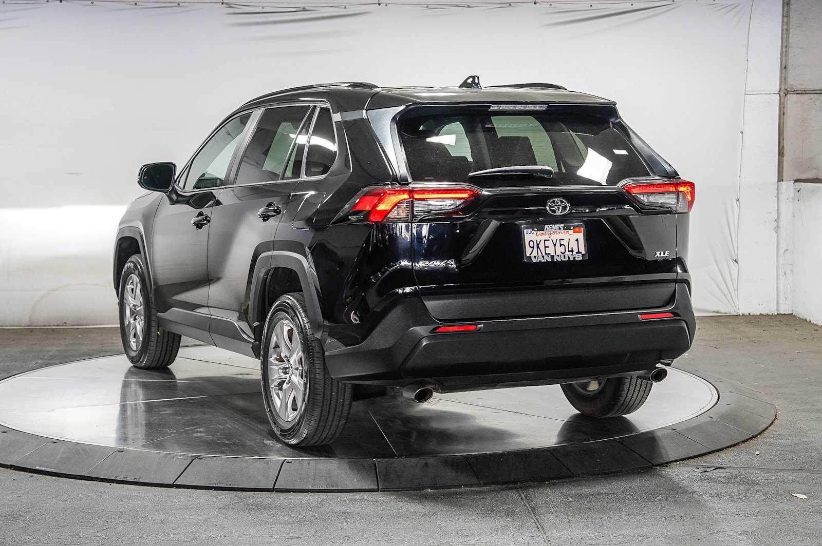 Certified 2023 Toyota RAV4 XLE w/ Convenience Package FWD image 3