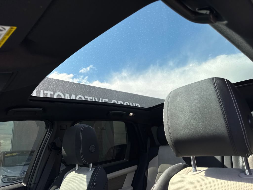 Used 2020 Land Rover Discovery Sport SE R-Dynamic image 21