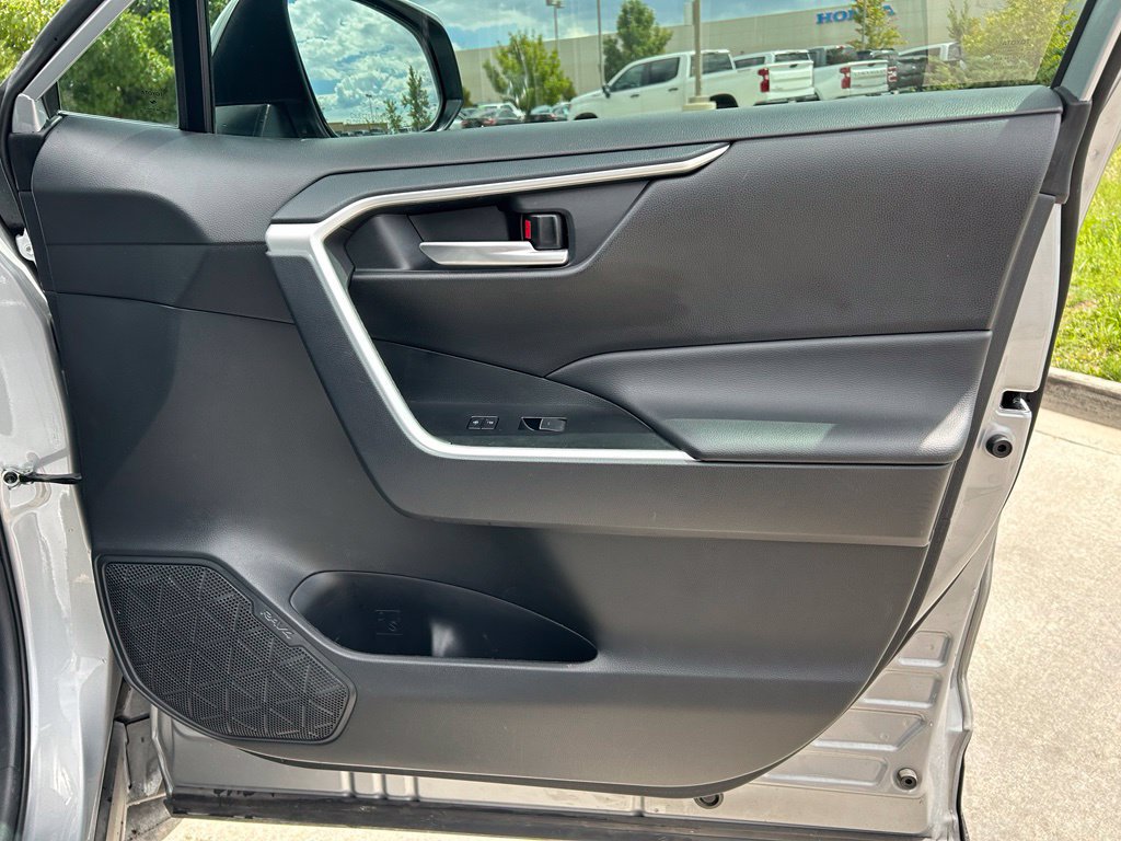 Used 2025 Toyota RAV4 XLE Premium FWD image 30