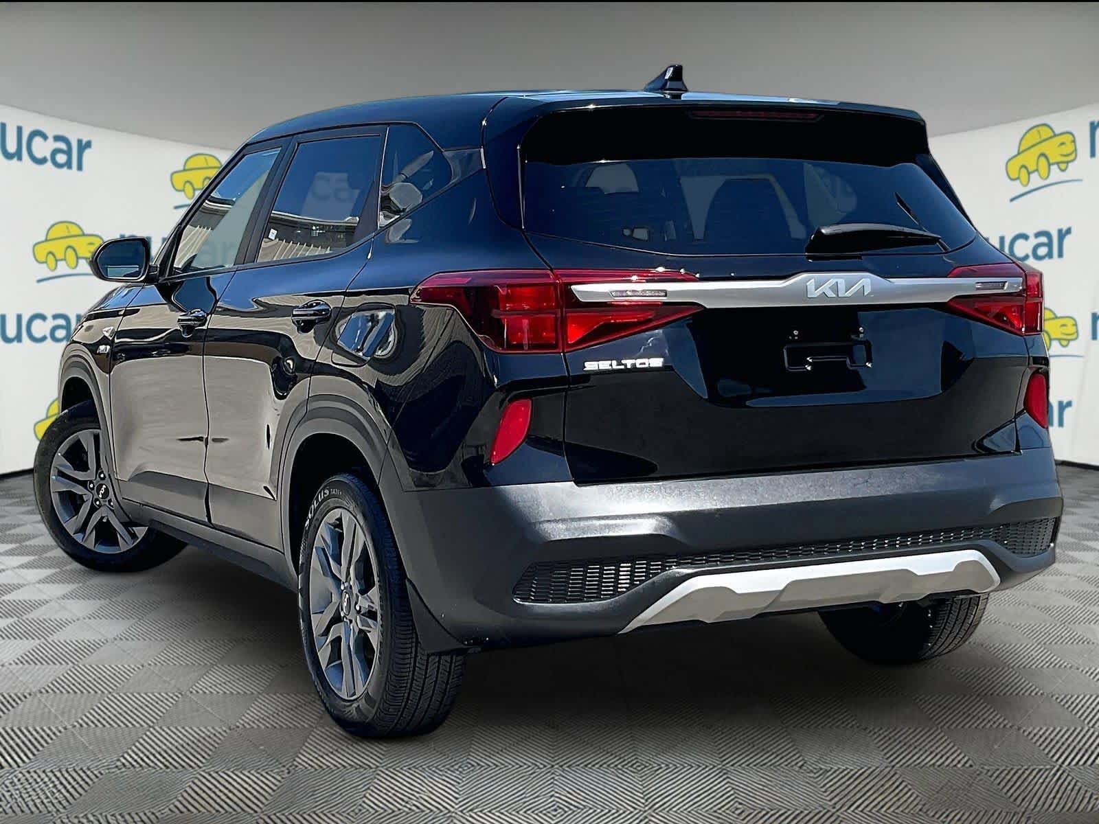 Used 2023 Kia Seltos LX AWD/4WD image 4