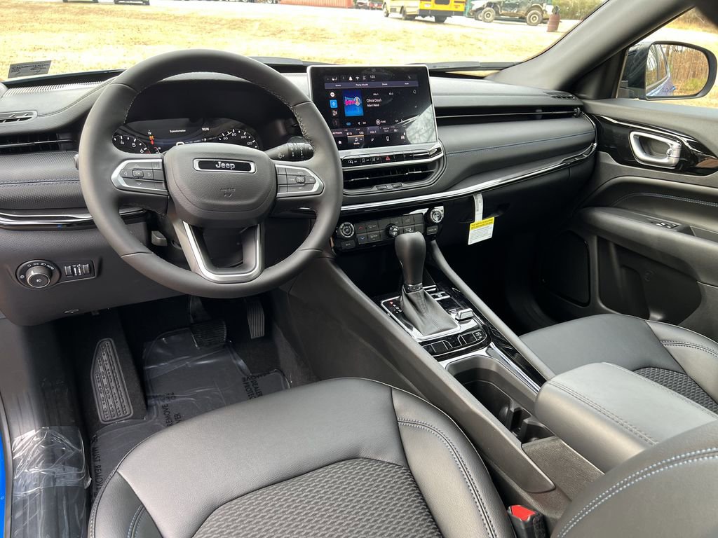 New 2026 Jeep Compass Latitude image 18